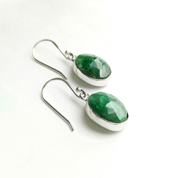 NEW Emerald gemstone earrings in Sterling Silver - Picture 4 of 8